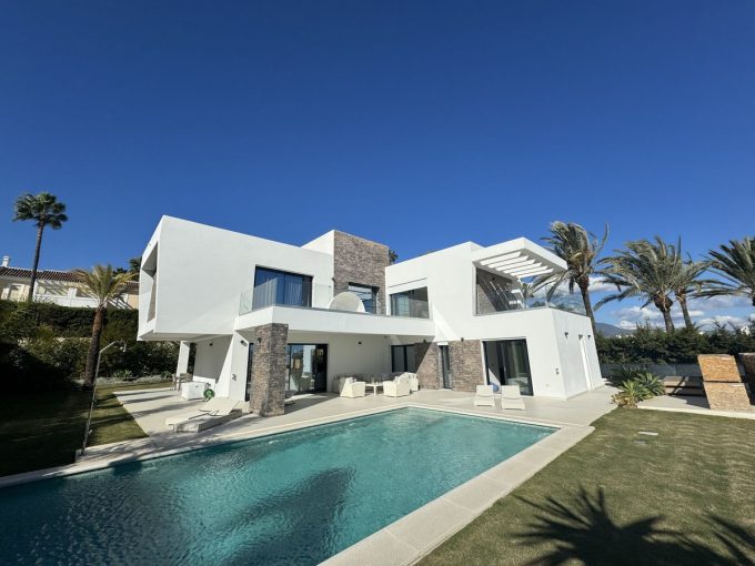 Villa de Lujo en Venta en Atalaya