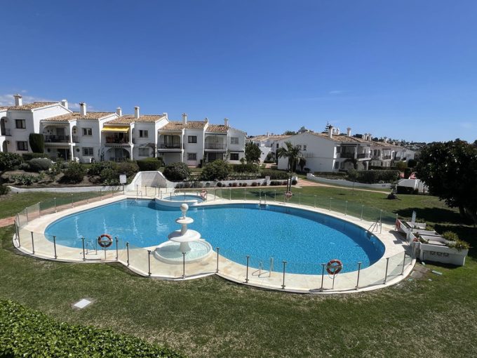 Flat for Sale in El Paraiso