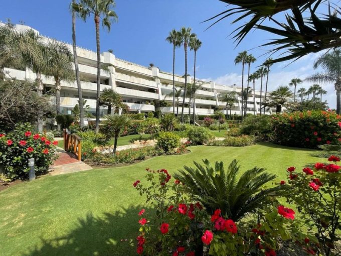 Flat for Sale in Puerto Banus